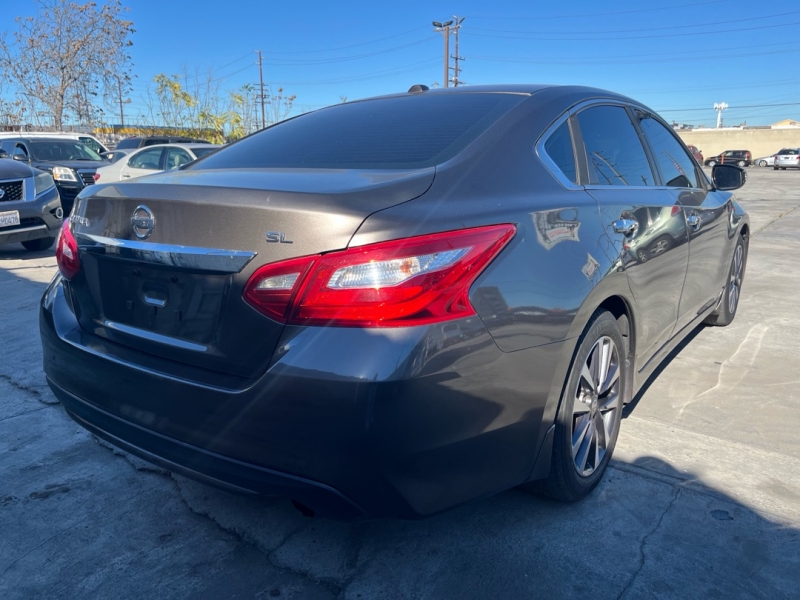 2016 Nissan Altima SL's photo