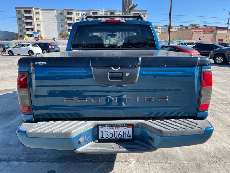 2004 Nissan Frontier XE's photo