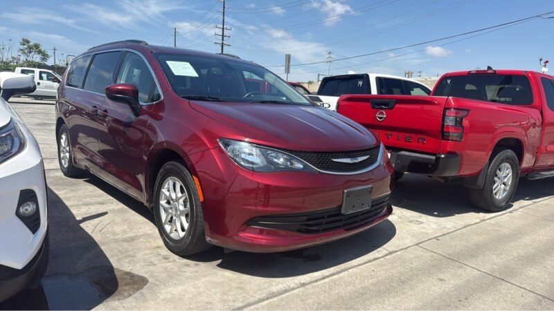 picture of 2020 Chrysler Voyager
