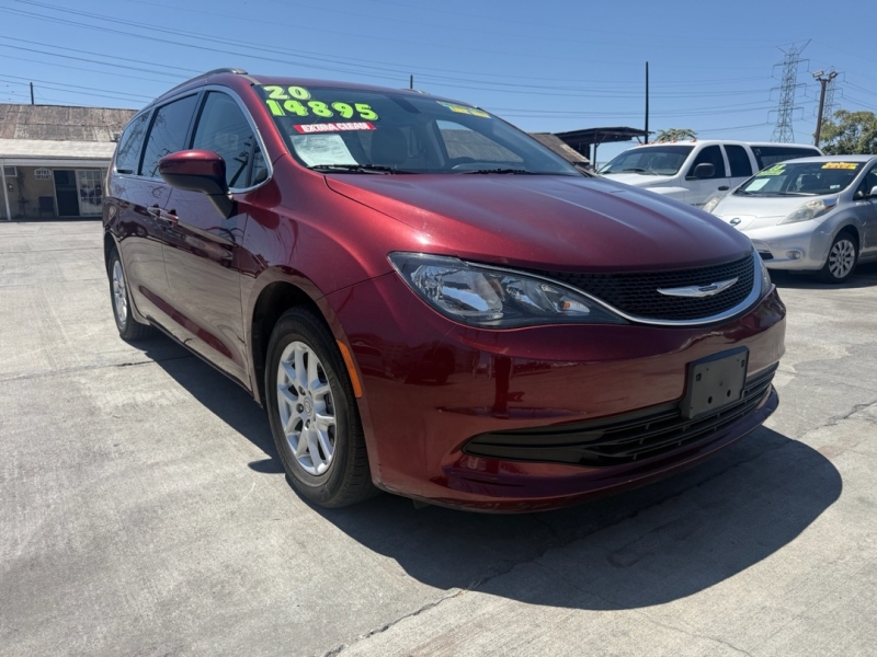 picture of 2020 Chrysler Voyager