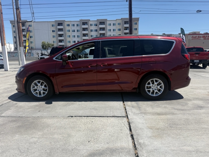 2020 Chrysler Voyager