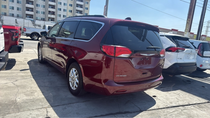 2020 Chrysler Voyager LXI - Photo 6
