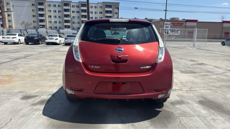 2014 Nissan Leaf S's photo