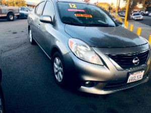 2012 Nissan Versa Photo
