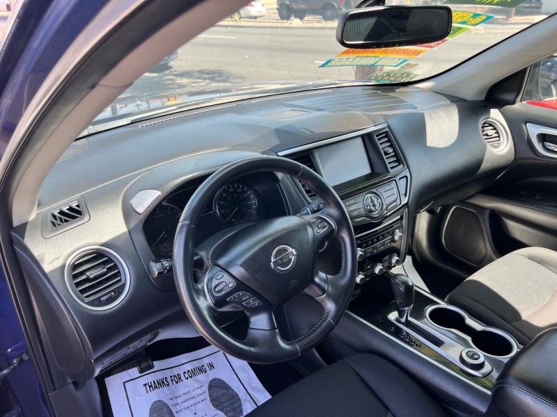2018 Nissan Pathfinder SV 4WD's photo