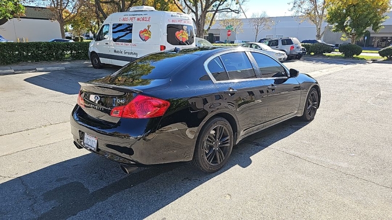 2015 INFINITI Q40 Base