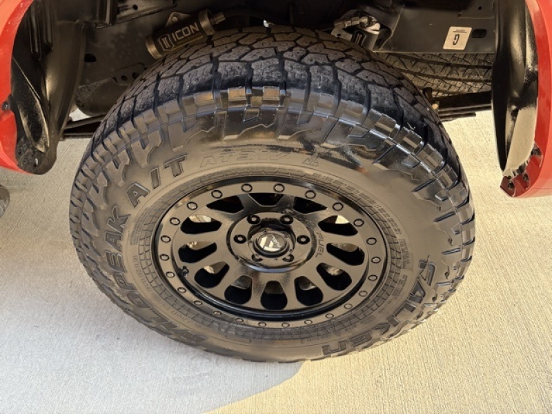 large picture of 2017 Toyota Tacoma