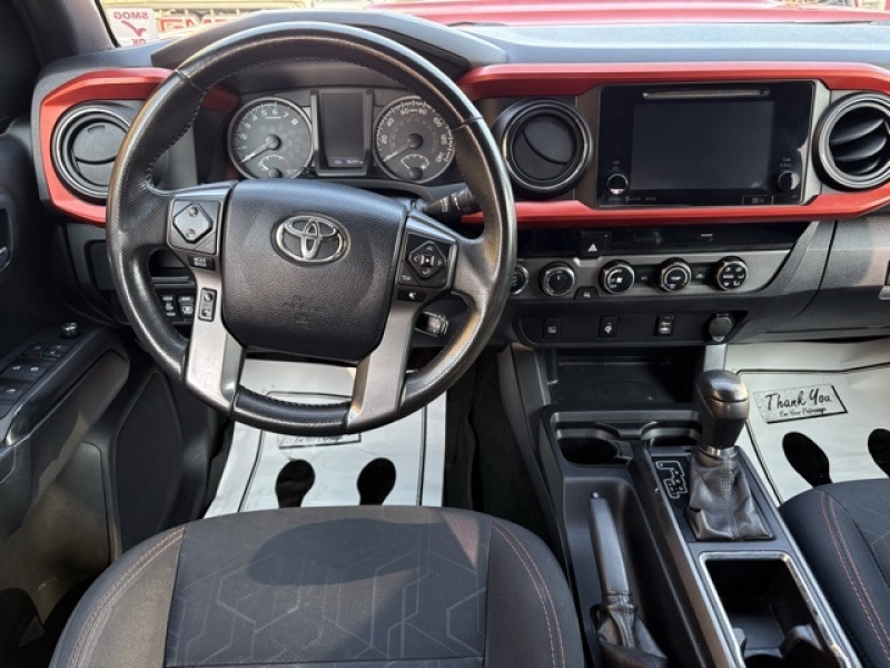 large picture of 2017 Toyota Tacoma