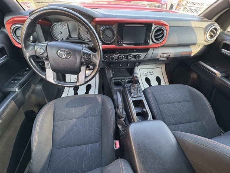 large picture of 2017 Toyota Tacoma