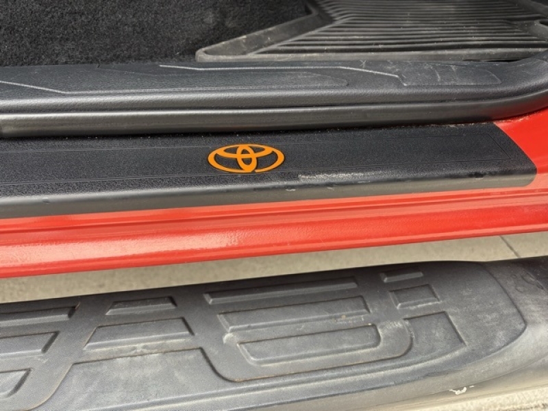 large picture of 2017 Toyota Tacoma