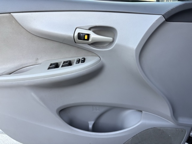 large picture of 2009 Toyota Corolla