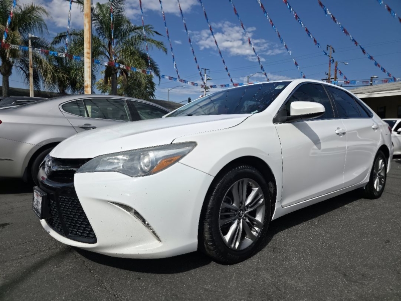 2016 Toyota Camry Special Edition's photo