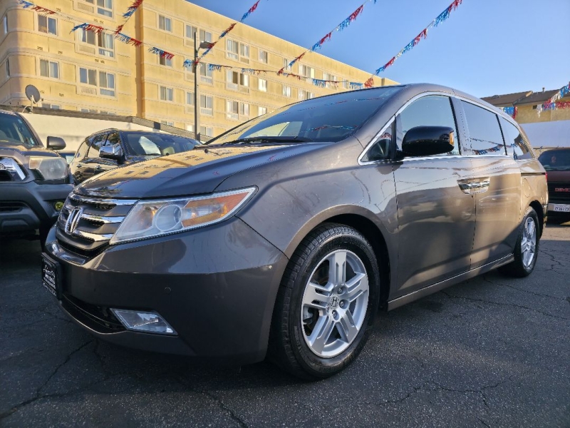 2012 Honda Odyssey Touring's photo