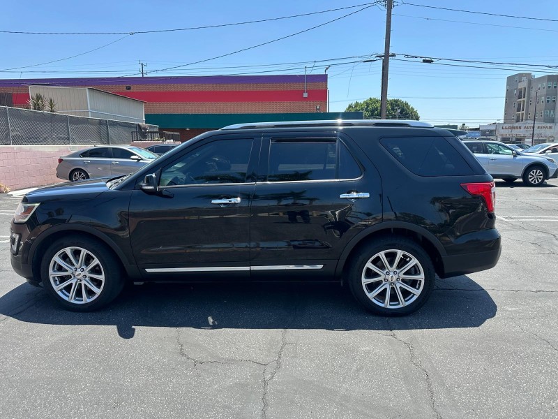 2017 Ford Explorer Limited's photo