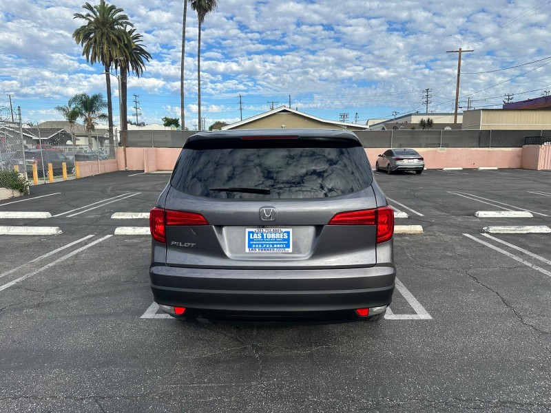 2018 Honda Pilot LX's photo