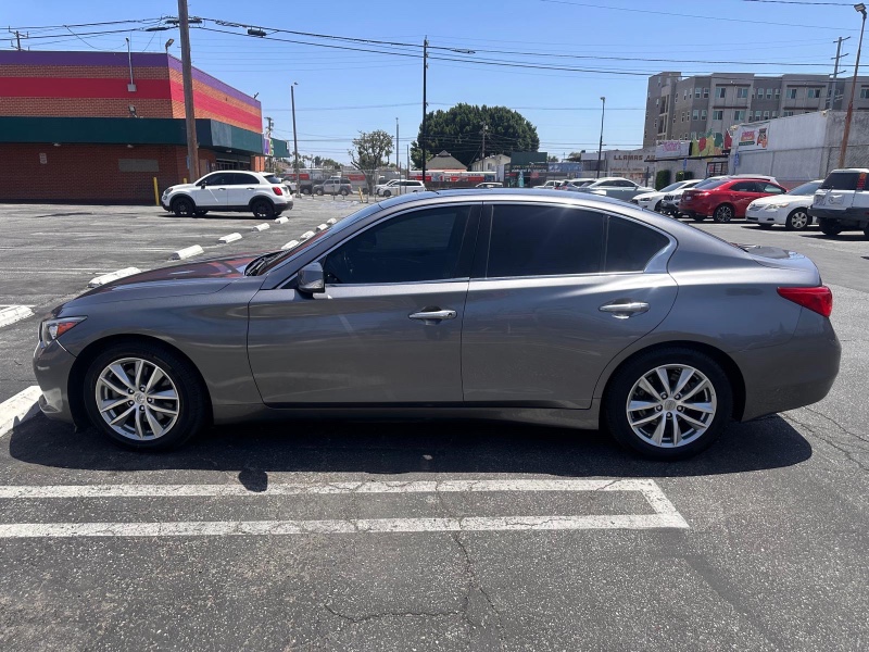2015 INFINITI Q50 Premium's photo