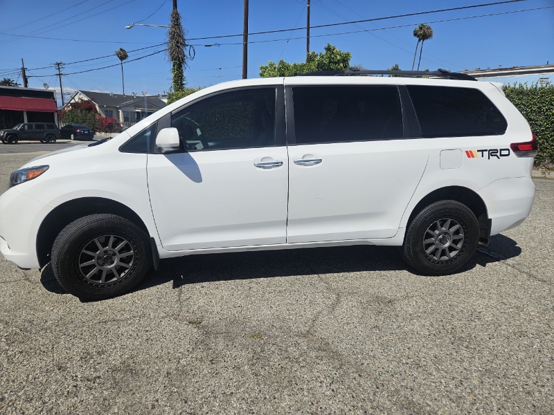 2014 Toyota Sienna XLE V6 AWD 7-Passenger's photo