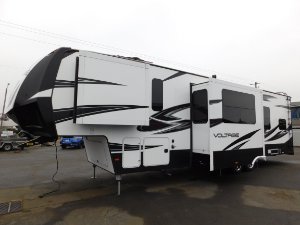 2017 Keystone Voltage M-3305 Photo