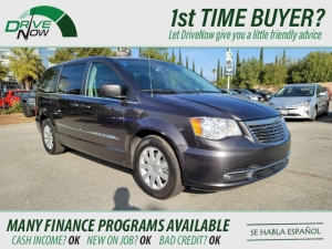 2015 Chrysler Town And Country Photo