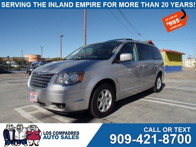 2010 Chrysler Town and Country Photo