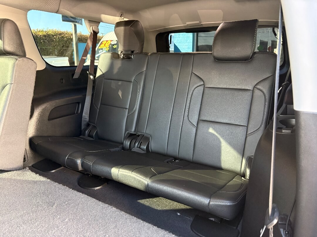 2019 Chevrolet Suburban LT's photo