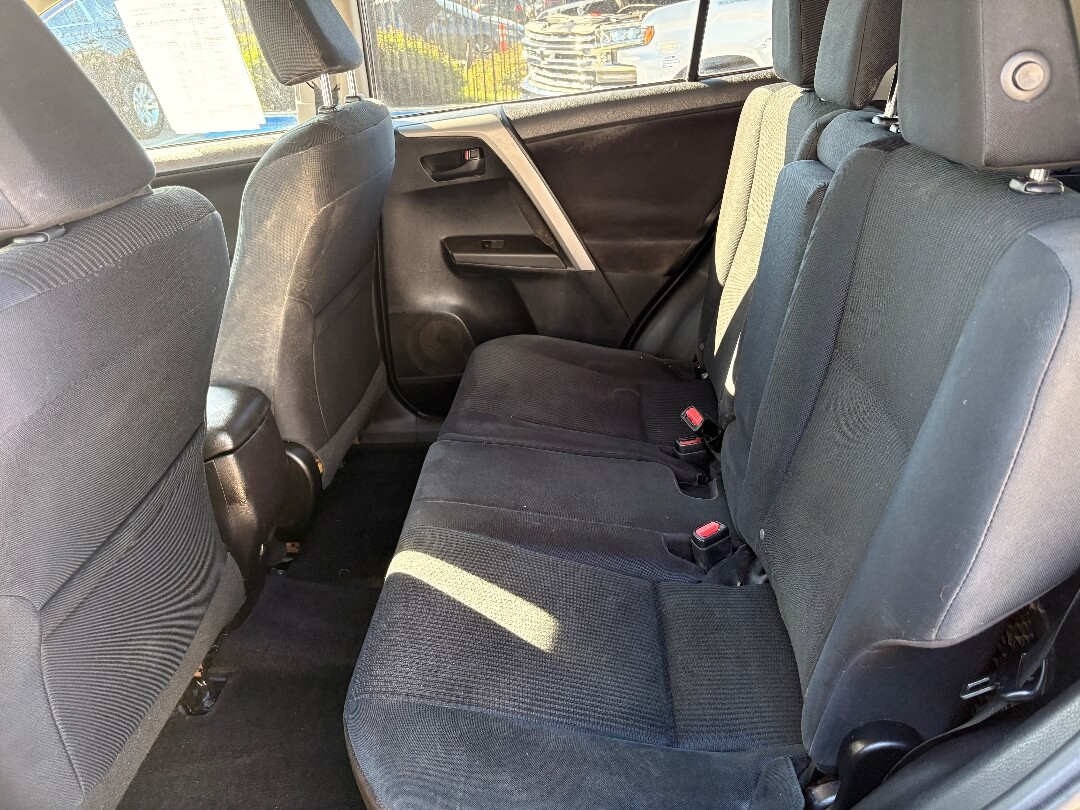 2017 Toyota RAV4 LE's photo