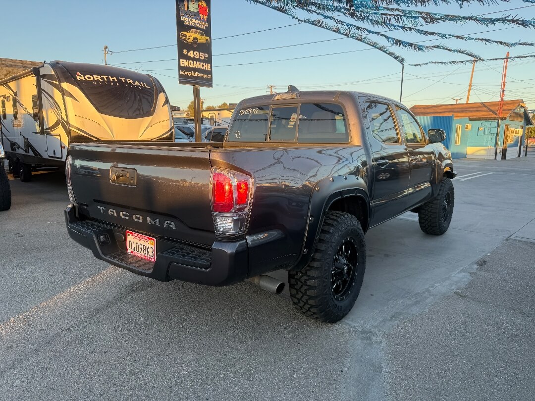 2022 Toyota Tacoma SR's photo