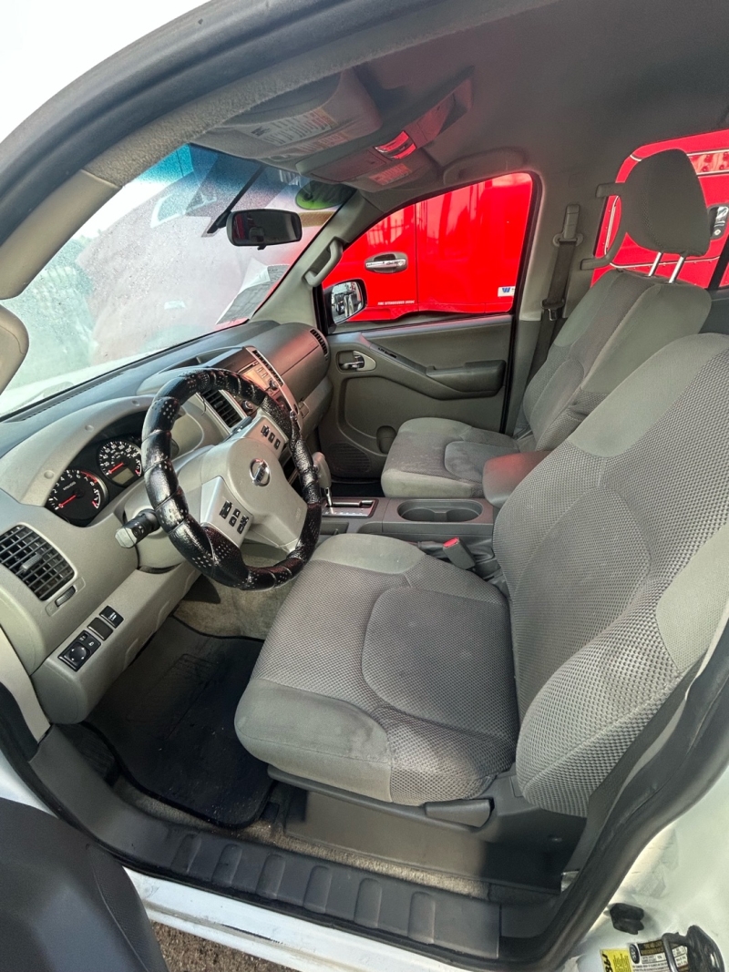 2013 Nissan Frontier SV's photo