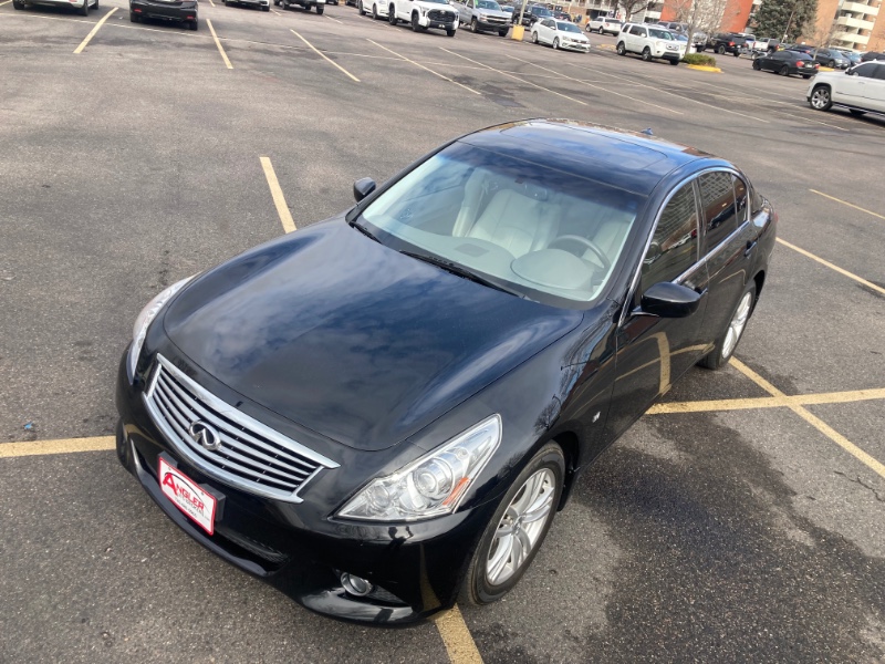 2015 INFINITI Q40 Base