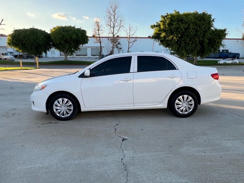 2010 Toyota Corolla LE's photo
