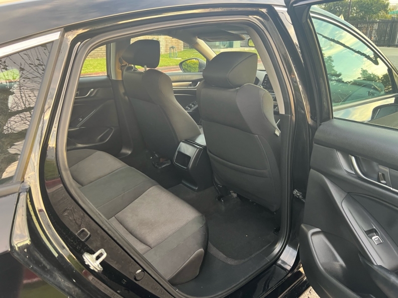 2018 Honda Accord LX - Photo 10