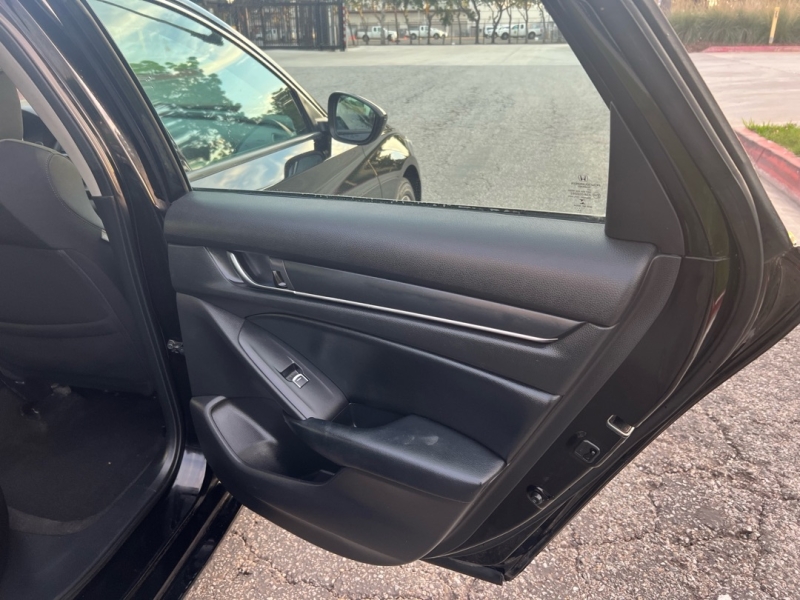 2018 Honda Accord LX - Photo 11