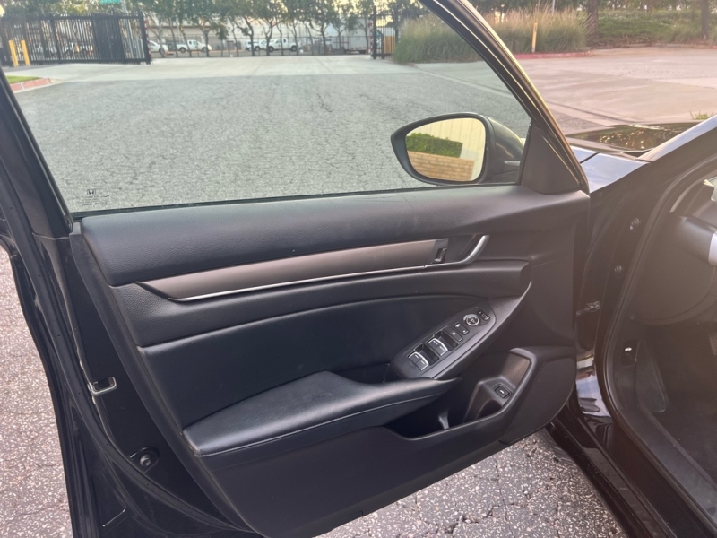 2018 Honda Accord LX - Photo 6