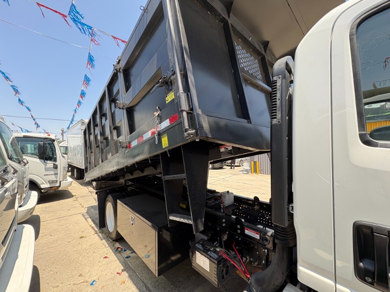 2017 Isuzu NPR HD's photo