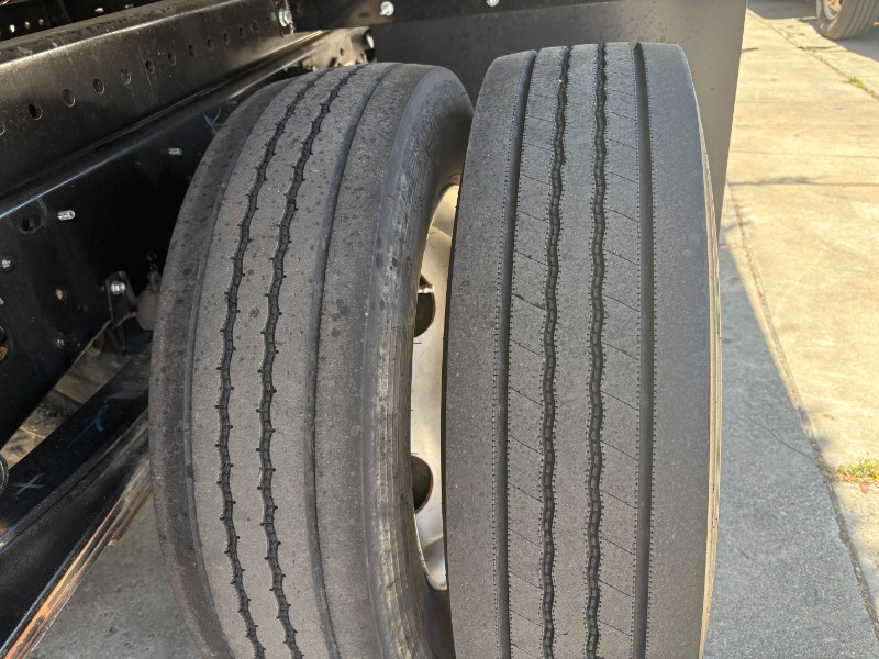 2017 Isuzu NPR HD - Photo 7