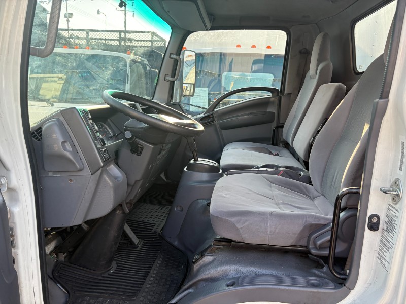 2017 Isuzu NRR - Photo 6