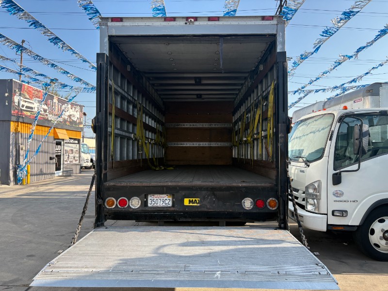 2017 Isuzu NRR's photo