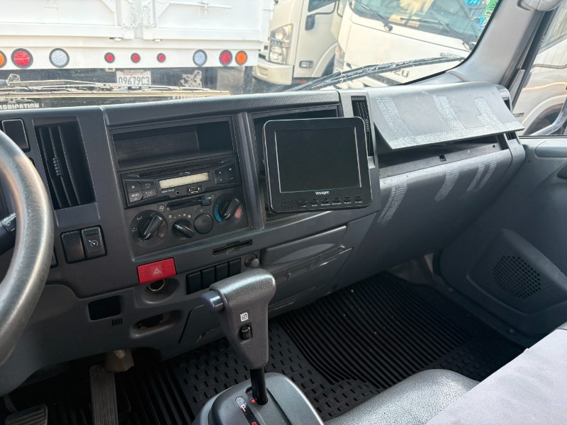 2017 Isuzu NRR - Photo 7