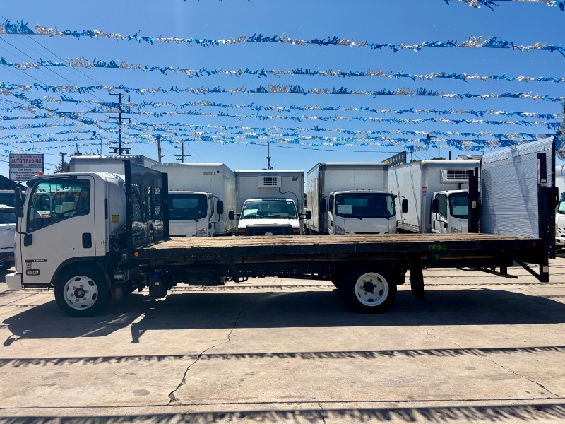 2017 Isuzu NRR's photo