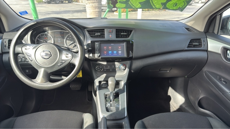 2019 Nissan Sentra S's photo