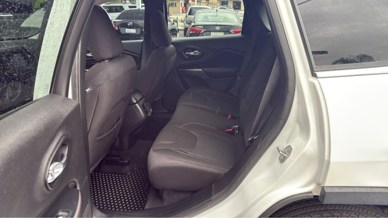 2019 Jeep Cherokee Latitude - Photo 4
