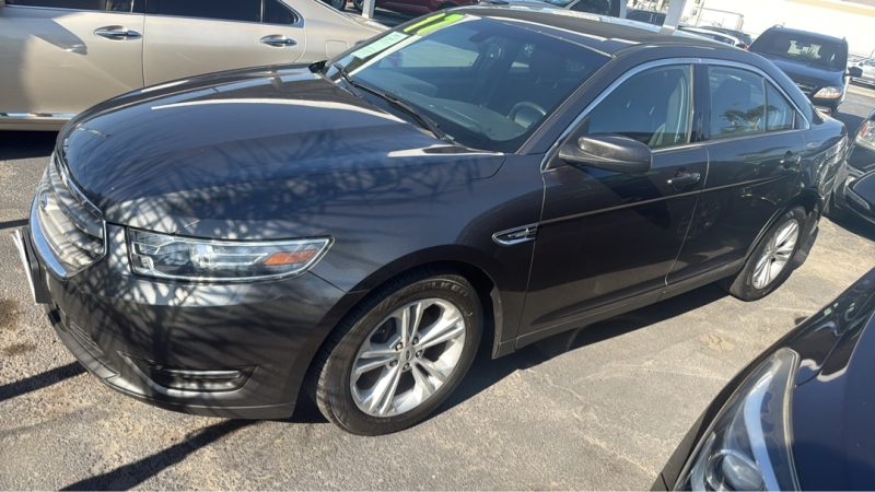 2017 Ford Taurus SEL - Photo 11