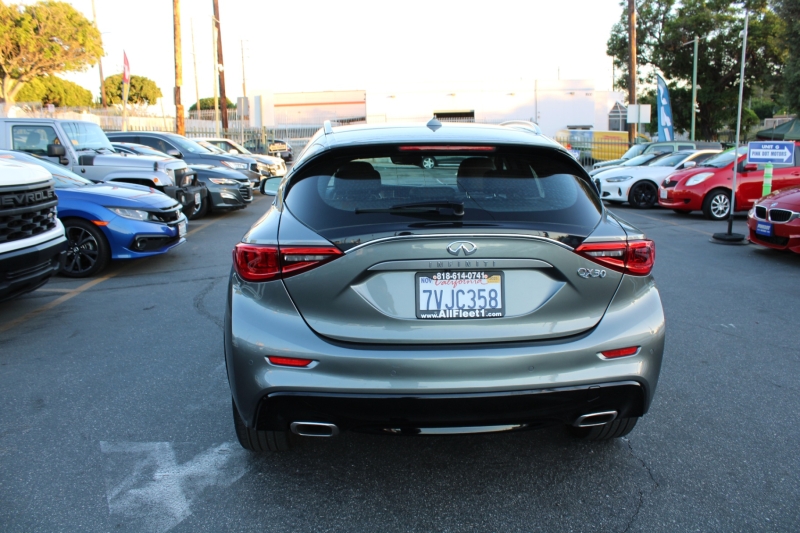 2017 INFINITI QX30 Premium