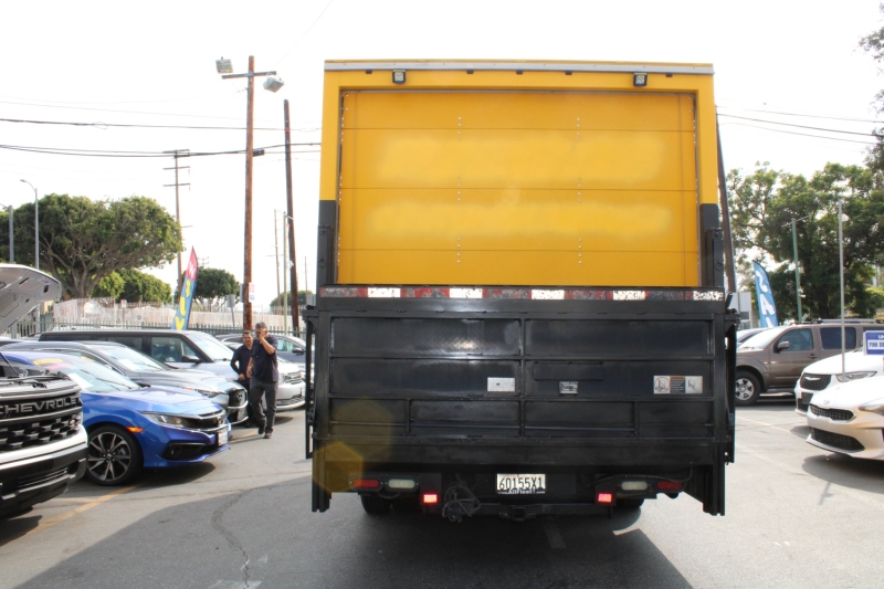2015 GMC Savana Savana 3500 177" WB Cutaway's photo