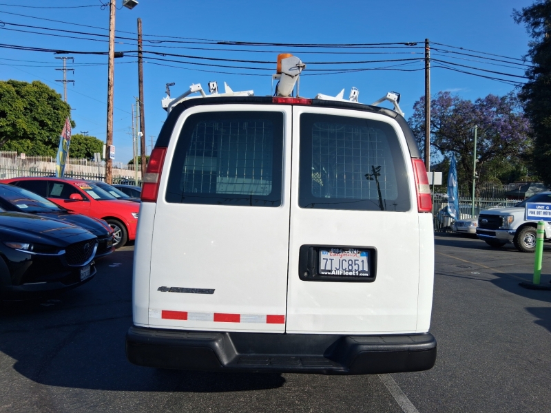 2009 Chevrolet Express 2500 Work Van HD's photo