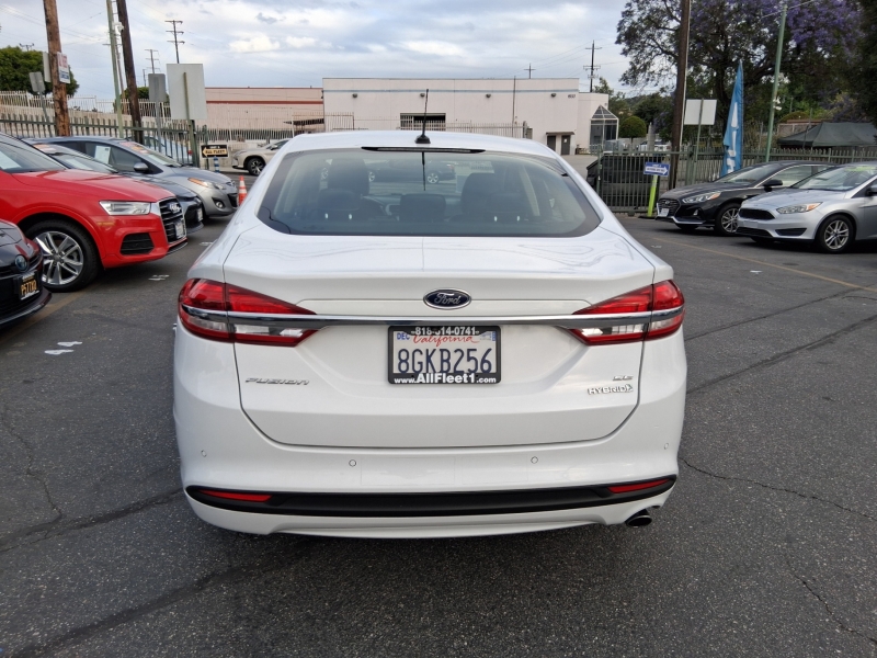 2018 Ford Fusion SE's photo
