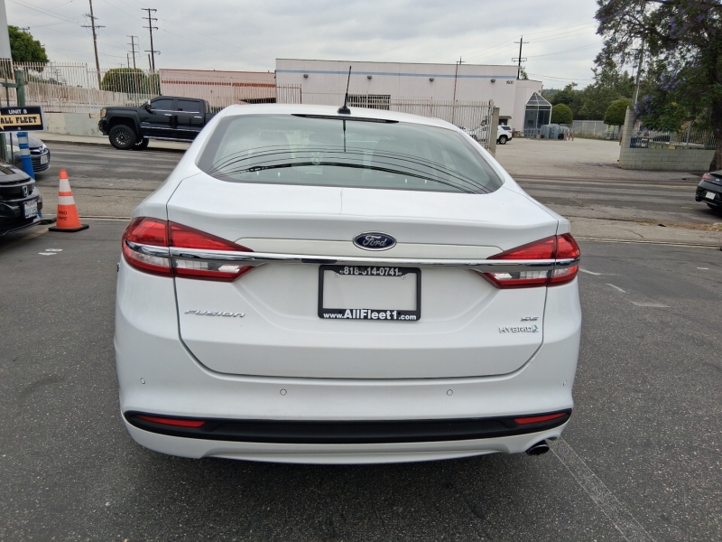 2018 Ford Fusion SE's photo