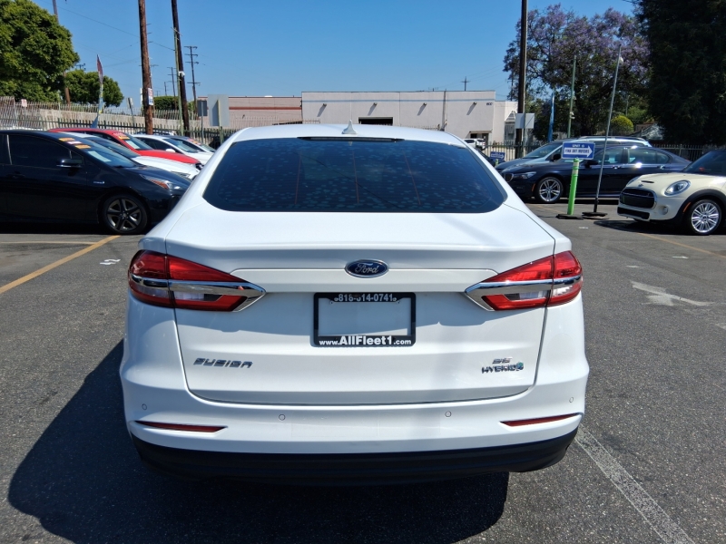 2019 Ford Fusion SE's photo