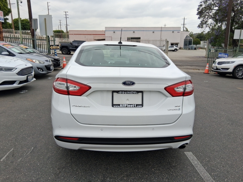 2016 Ford Fusion SE's photo