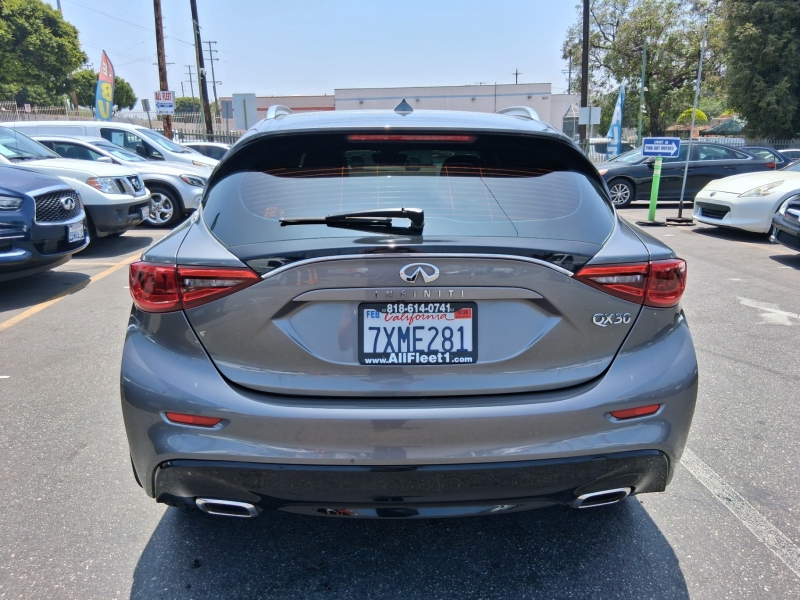 2017 INFINITI QX30 Premium's photo